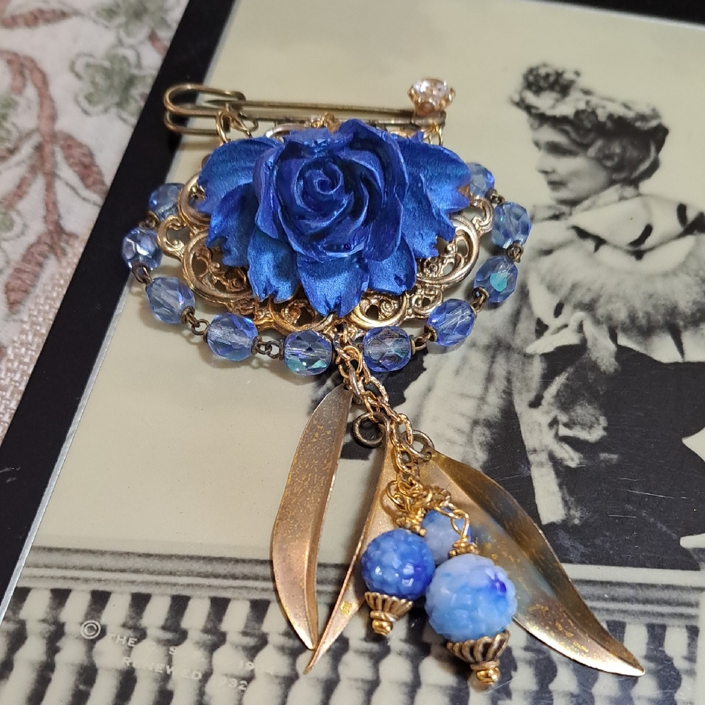 Elegant Blue Floral Brooch with Gold Accents. Brass pin. Vintage beads.